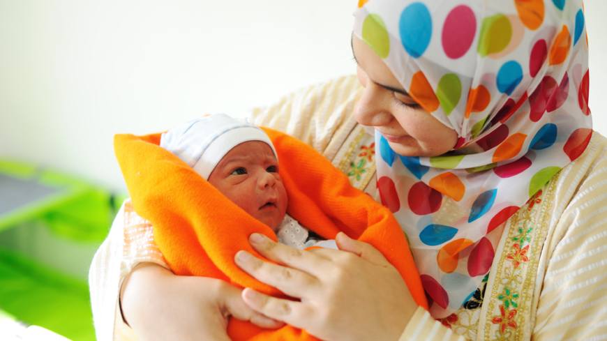 Studien tyder på att beröring är något som både prioriteras och är väldigt viktigt för nyfödda.  Foto: Shutterstock